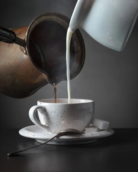 Creme Café Preto Derramado Uma Xícara — Fotografia de Stock