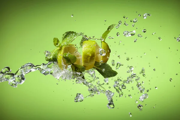 Fresh Lime Mint Ice Splash Green Background — Stock Photo, Image