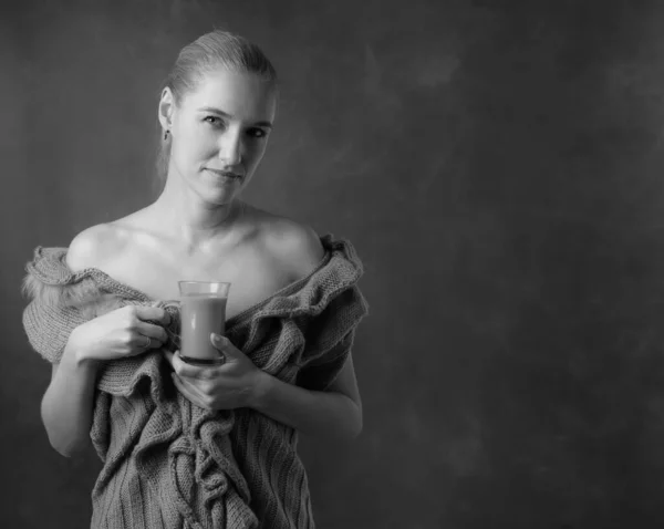 Retrato Una Hermosa Mujer Mediana Edad Con Taza Café Atractiva — Foto de Stock