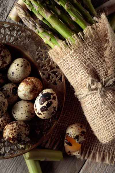 Raw Asparagus Quail Eggs Old Wooden Table Top View — Stock Photo, Image