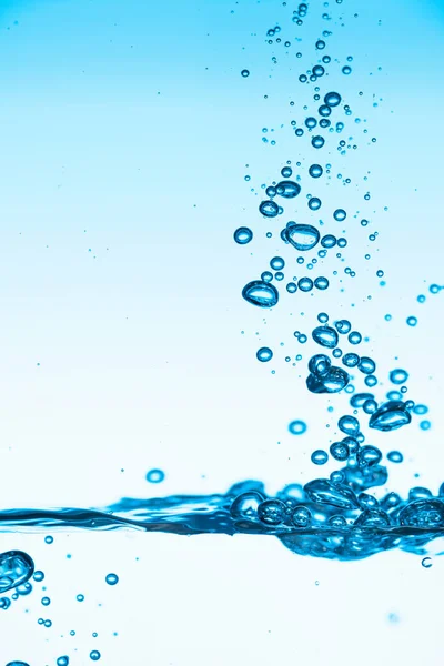 Голубая Вода Брызгает Волной Поверхность Пузырьками Воздуха — стоковое фото