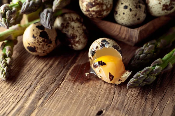Raw Asparagus Quail Eggs Old Wooden Table — Stock Photo, Image