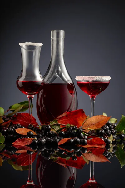 Black Chokeberry Aronia Melanocarpa Juice Syrup Fresh Berries Leaves Black — Stock Photo, Image