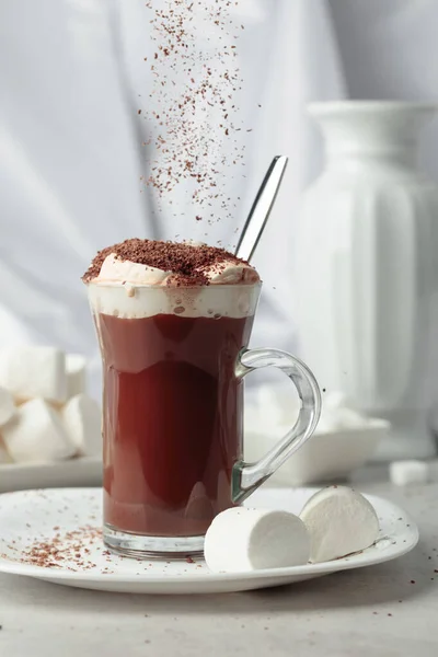 Warme Chocolademelk Met Marshmallows Bestrooid Met Chocoladekruimels Vakantie Snoepjes — Stockfoto