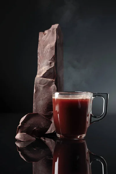 Morceaux Chocolat Noir Amer Tasse Avec Chocolat Chaud Sur Fond — Photo