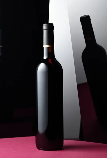 Unopened Bottle Red Wine Reflection Glossy Black Surface — Stock Photo, Image