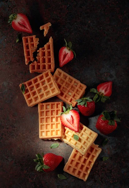 Waffles Fresh Juicy Strawberries View — Stock Photo, Image