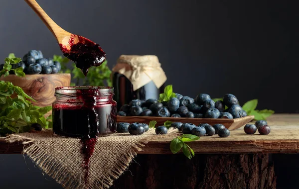 Mermelada Arándanos Con Bayas Frescas Una Mesa Madera Vieja Copiar — Foto de Stock