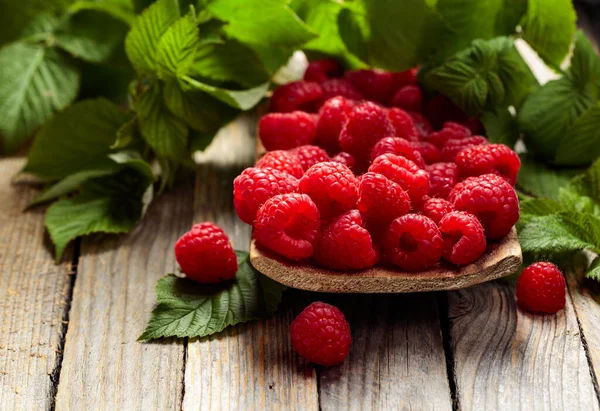 Fresh Raspberries Leaves Old Wooden Background — Stock Photo, Image