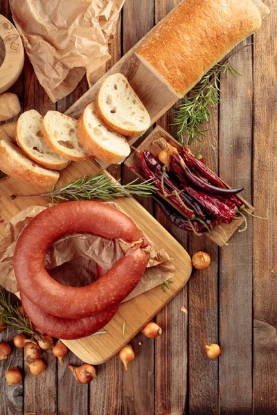 Salsiccia Affumicata Con Rosmarino Cipolla Pepe Salsiccia Con Pane Spezie — Foto Stock