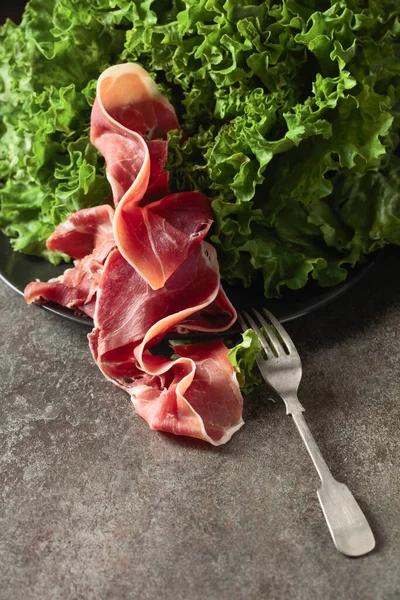 Prosciutto Fresh Lettuce Salad Stone Table — Stock Photo, Image