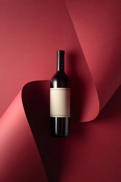 Botella Vino Tinto Con Etiqueta Vieja Vacía Uvas Azules Copie —  Fotos de Stock