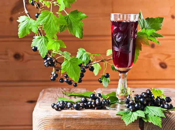 黑穗醋栗酒和成熟的浆果 — 图库照片
