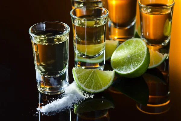 Tequila e cal — Fotografia de Stock