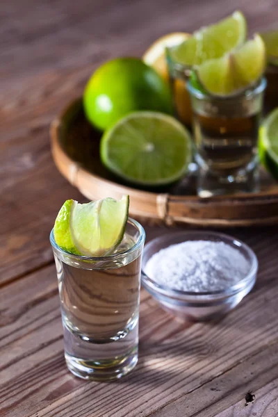 Tequila d'oro con sale e lime — Foto Stock