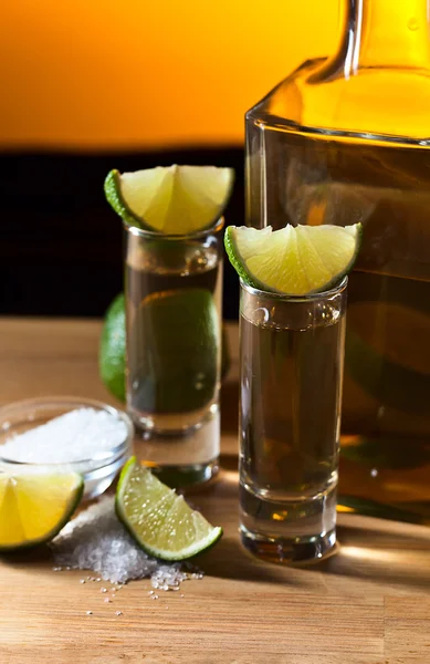 Gold tequila with salt and lime — Stock Photo, Image