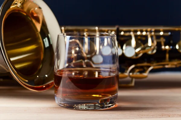 Saxophone and whiskey — Stock Photo, Image