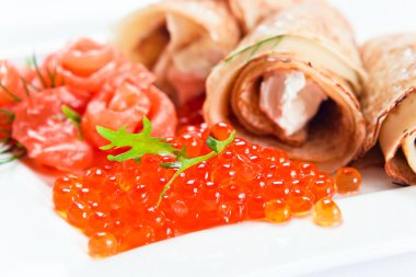 Kırmızı havyarlı gözleme. 