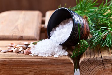 iğne yapraklı aroması ile deniz tuzu 