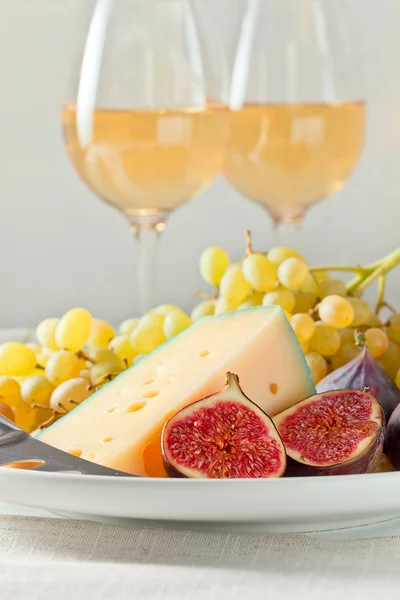 Cheese with fruits — Stock Photo, Image