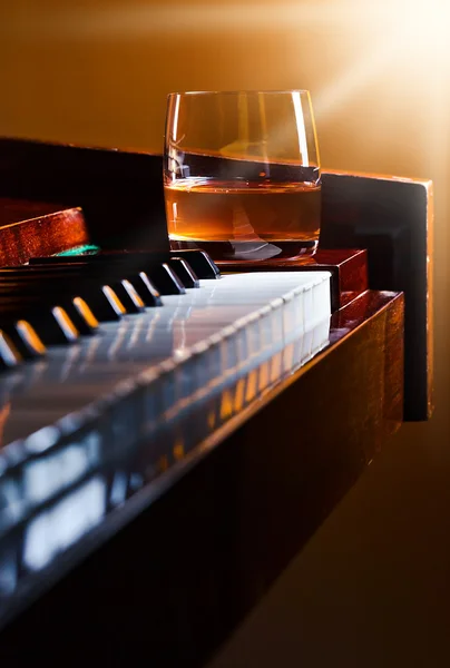 Glass with whiskey — Stock Photo, Image