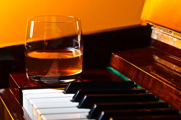 Glass with whiskey — Stock Photo, Image