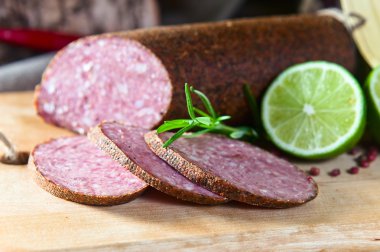 Tütsülenmiş sosis 