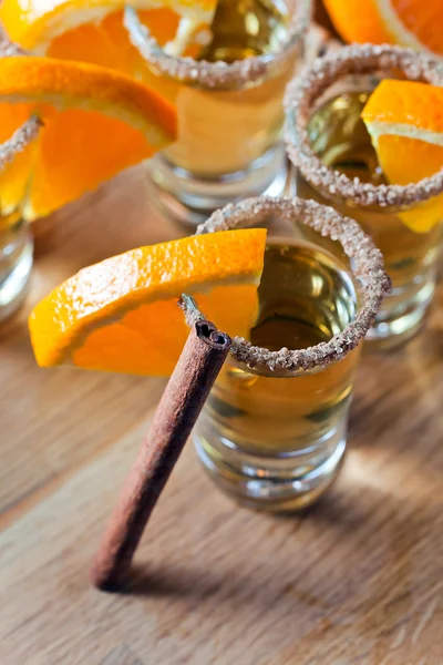 Tequila com laranja e canela — Fotografia de Stock