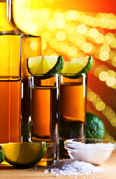 Tequila d'oro con sale e lime — Foto Stock