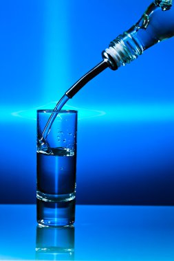 votka cam masa üzerinde