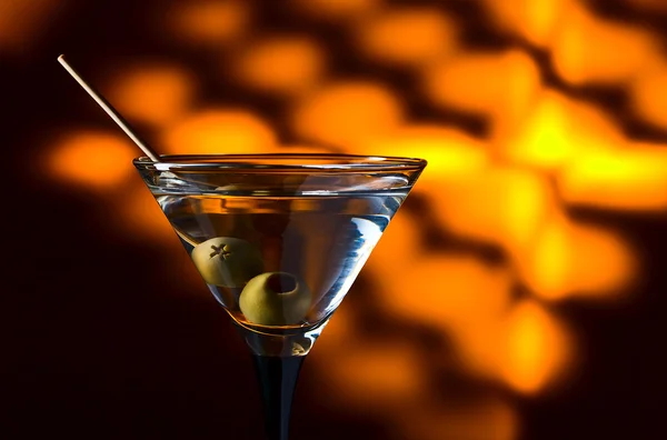 Trockene Martini mit Oliven — Stockfoto