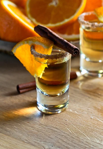 Tequila con naranja y canela —  Fotos de Stock