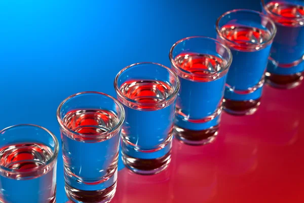 Очки с алкогольным напитком — стоковое фото