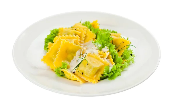 Ravioli met groene salade — Stockfoto