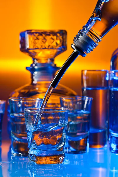 Vodka na mesa de vidro — Fotografia de Stock
