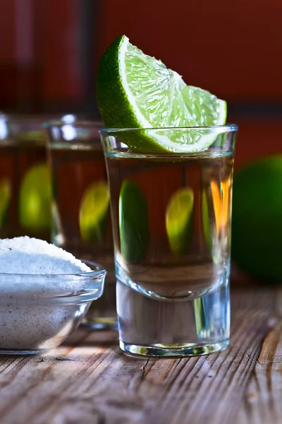 Tequila złota z solą i limonką — Zdjęcie stockowe
