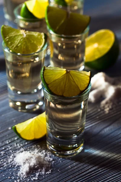 Tequila mit Salz und Limette — Stockfoto