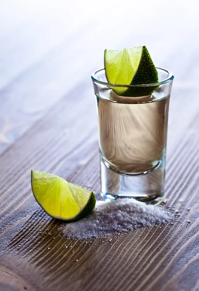 Tequila z solą i limonką — Zdjęcie stockowe