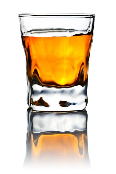Whisky na białym tle — Zdjęcie stockowe