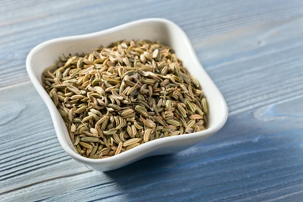 Fenchel auf Holztisch — Stockfoto