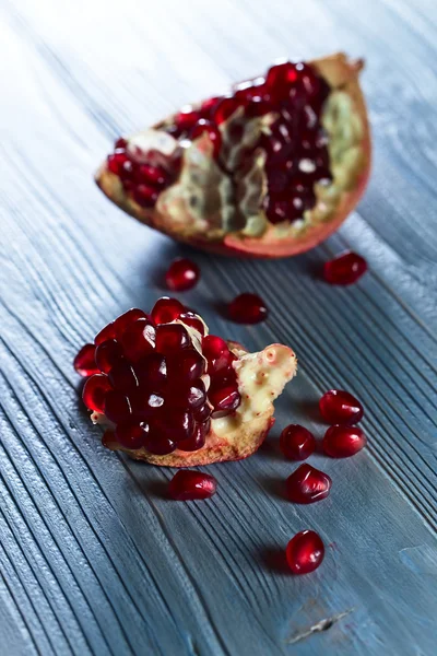 Ripe pomegranate — Stock Photo, Image