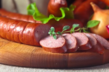 Tütsülenmiş sosis 