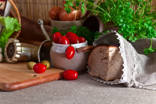 Vegetables and bread — Stock Photo, Image