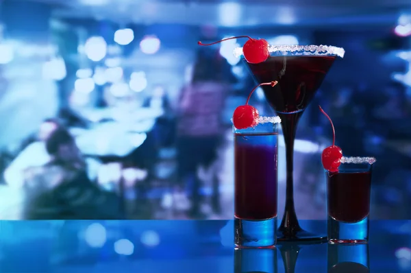 Alcoholische dranken met cherry — Stockfoto