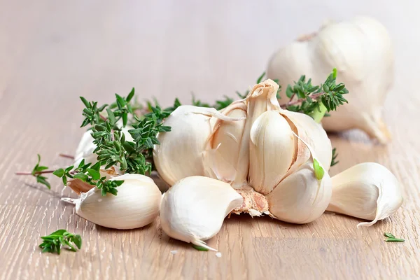 Garlic and  thyme — Stock Photo, Image