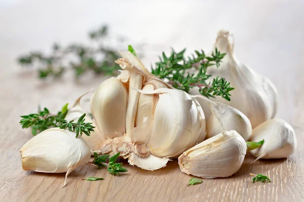 Garlic and  thyme — Stock Photo, Image