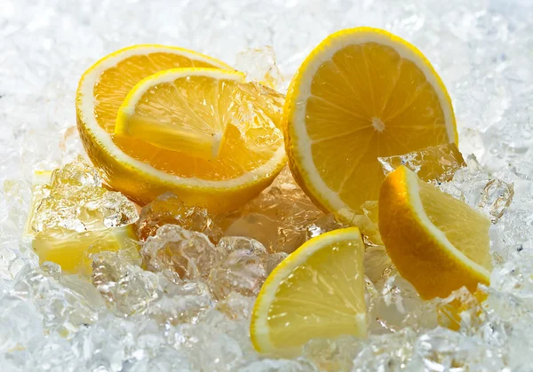 Lemon with ice — Stock Photo, Image