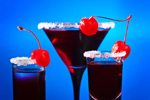 Alcoholic drinks with  cherry — Stock Photo, Image