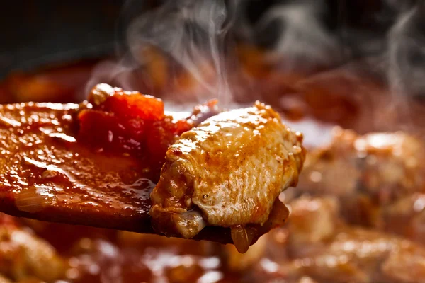 Pollo cocido en salsa de tomate —  Fotos de Stock
