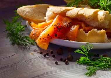 ekmek ile somon füme